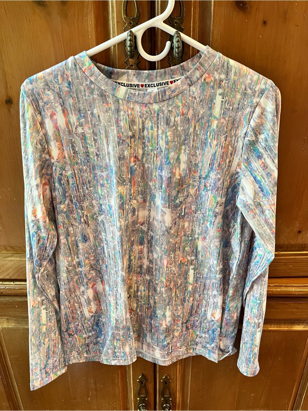 NEW! MULTI COLOR “CRYSTAL LOOK” CREW NECK LONG SLEEVE PULLOVER TOP. SMALL